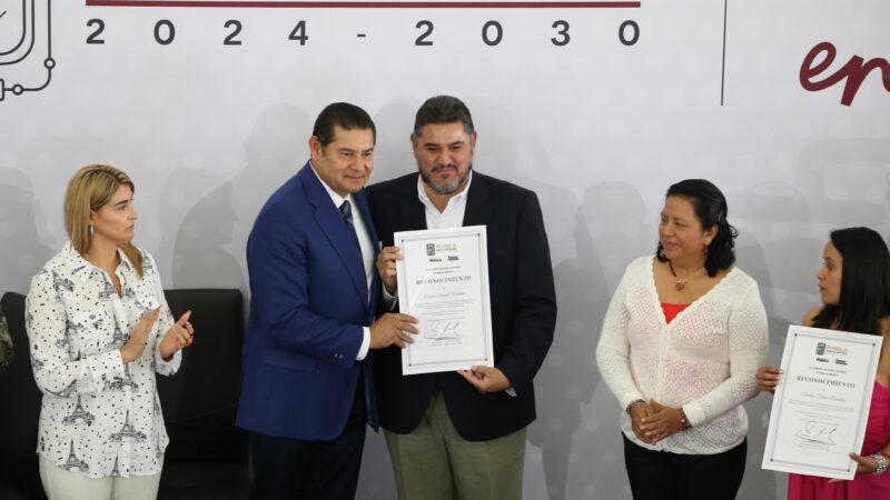 60 MEDALLAS PARA PUEBLA EN CONCURSO NACIONAL DE MARCAS DE MEZCAL