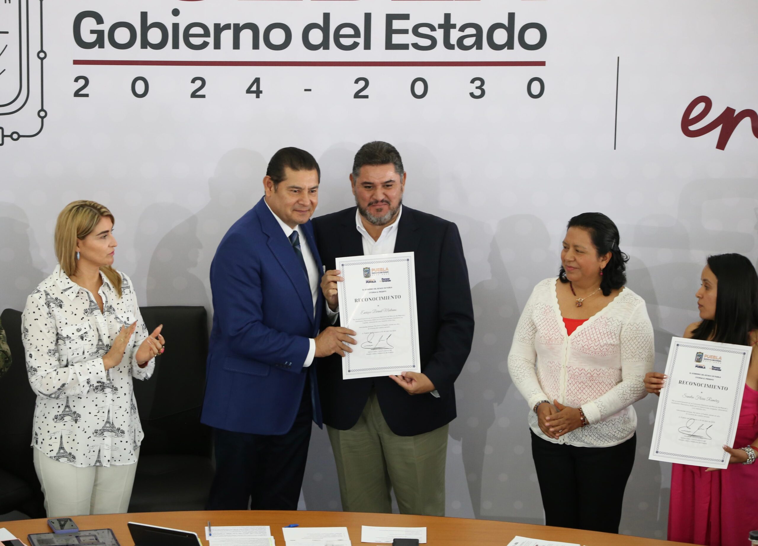 60 MEDALLAS PARA PUEBLA EN CONCURSO NACIONAL DE MARCAS DE MEZCAL